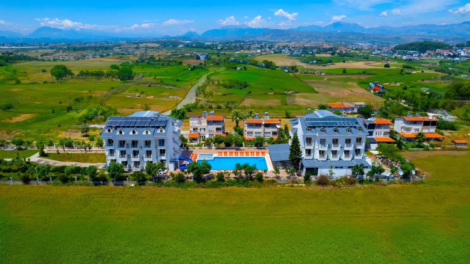 Side Sunset Hotel Exterior photo